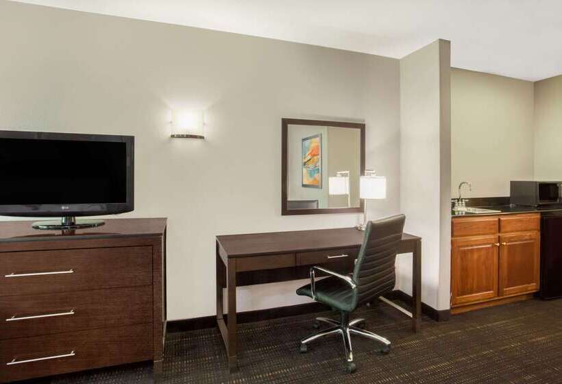 هتل Wingate By Wyndham Columbia