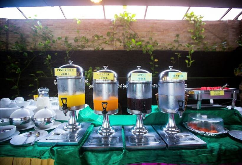 Kata Poolside Resort Sha Extra Plus