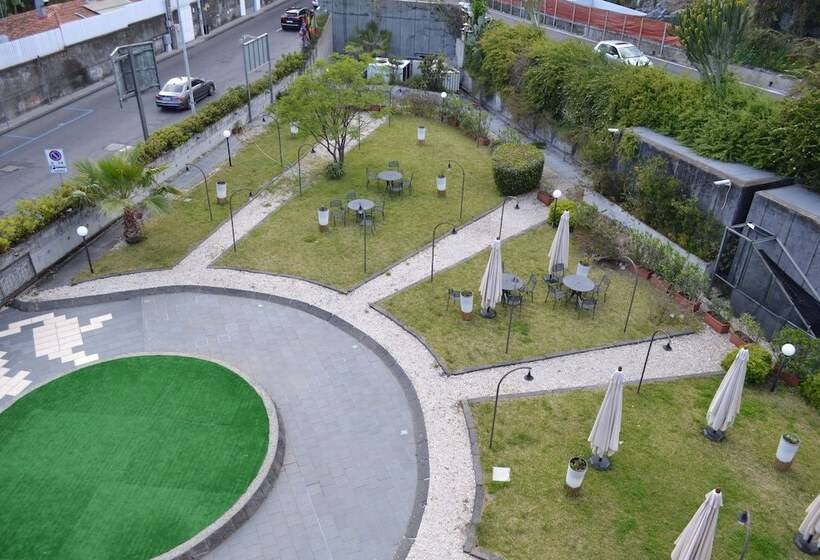 Marina Palace Hotel & Congress Hall