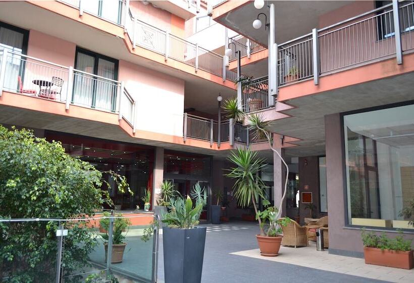 Marina Palace Hotel & Congress Hall