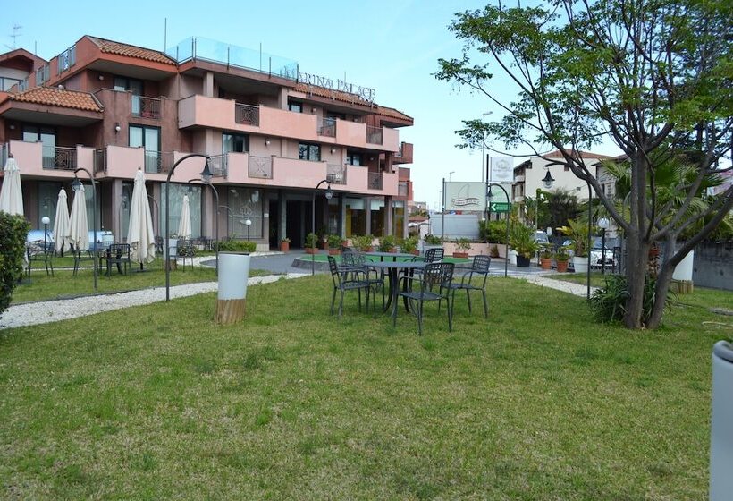 Marina Palace Hotel & Congress Hall