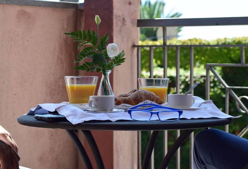 Marina Palace Hotel & Congress Hall