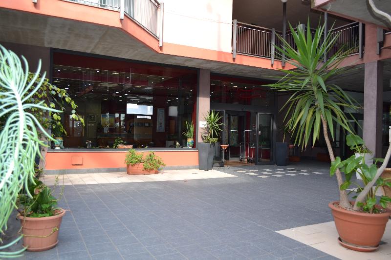 Marina Palace Hotel & Congress Hall