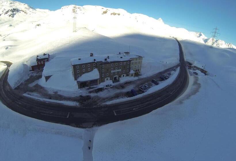 ホテル Bernina Hospiz