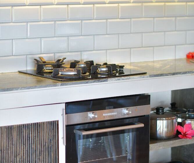 هتل Diniview Villas