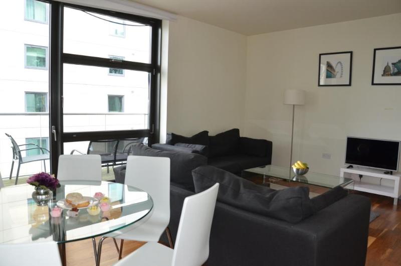 Fotos del hotel Discovery Dock Apartments East By Oyo Rooms:  13