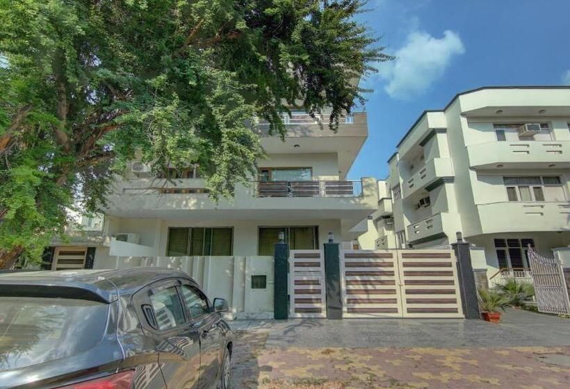 Itsy Hotels Swastika Inn Sector 26