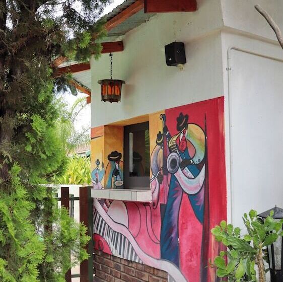 فندق Golden Lantern Guest Lodge
