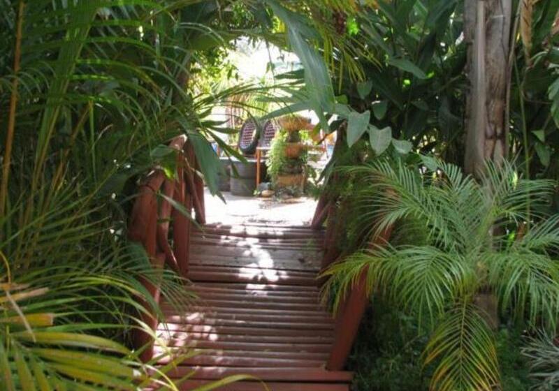 فندق Golden Lantern Guest Lodge