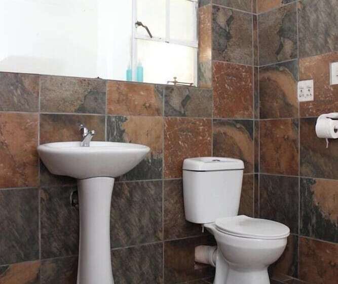 בית מלון כפרי Golden Lantern Guest Lodge