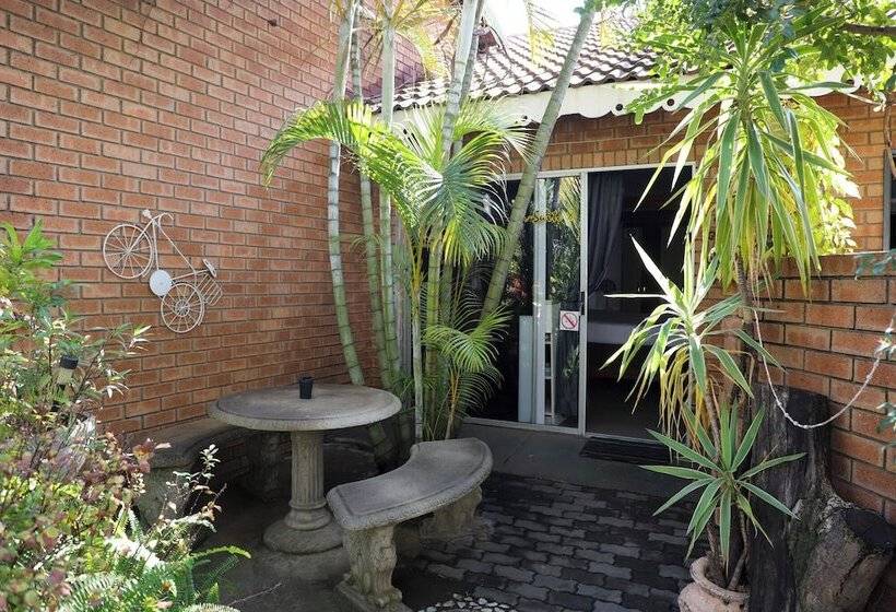 בית מלון כפרי Golden Lantern Guest Lodge