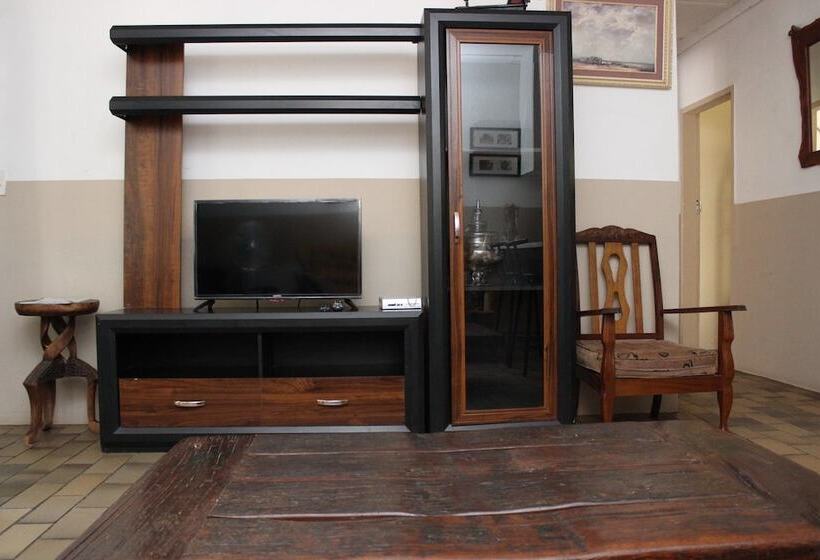 בית מלון כפרי Golden Lantern Guest Lodge