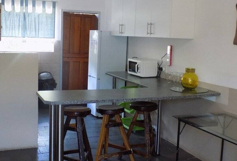 בית מלון כפרי Golden Lantern Guest Lodge