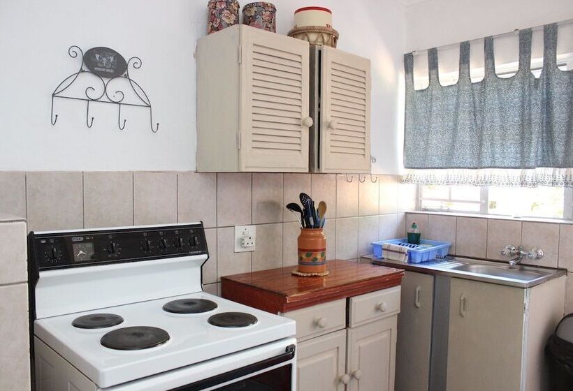 בית מלון כפרי Golden Lantern Guest Lodge