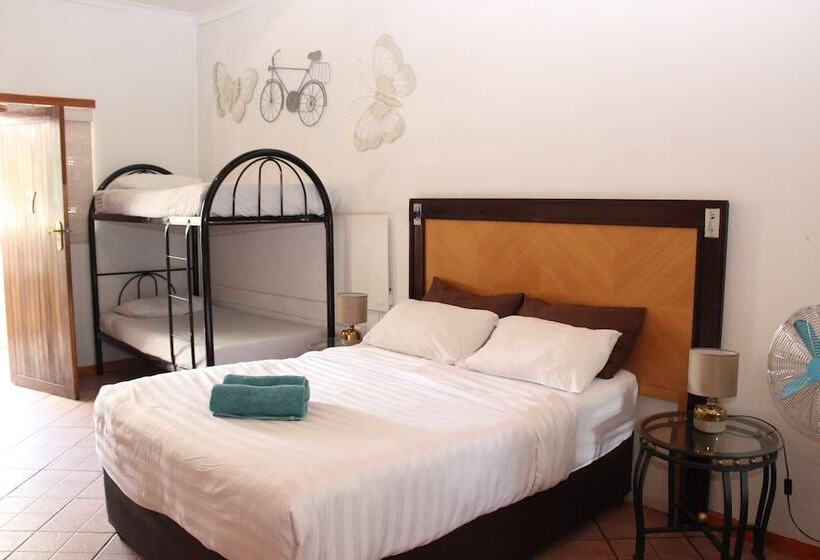 בית מלון כפרי Golden Lantern Guest Lodge