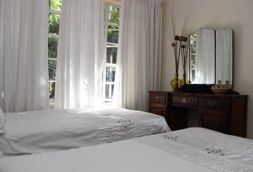 בית מלון כפרי Golden Lantern Guest Lodge