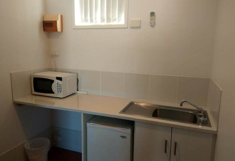 בית מלון כפרי Holbrook Town Centre Motor Inn