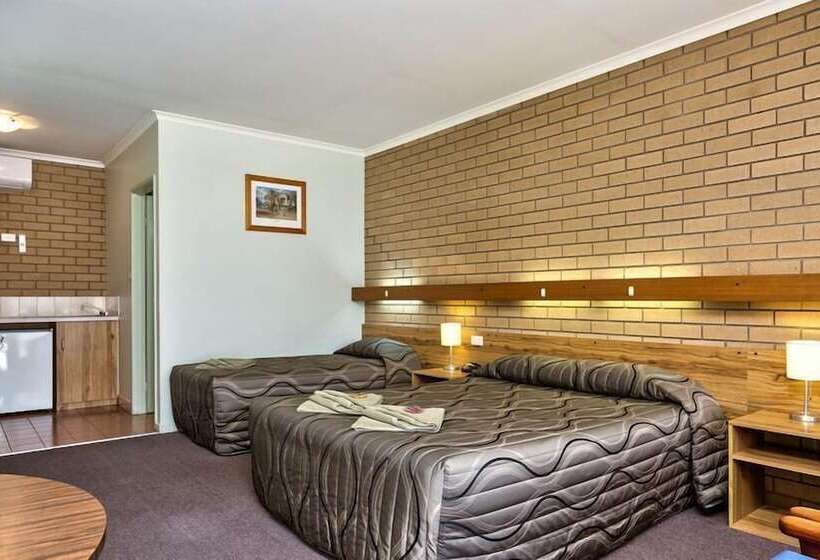 בית מלון כפרי Holbrook Town Centre Motor Inn