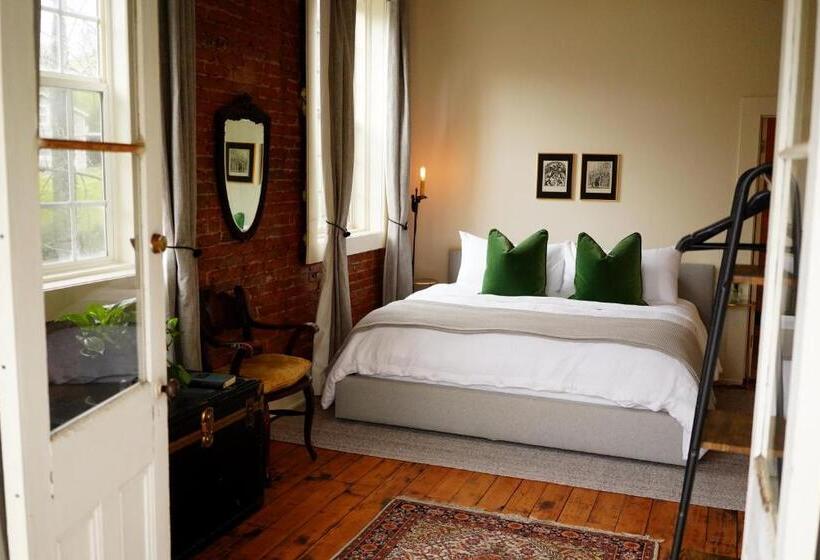 Imperial Hotel + Restaurant