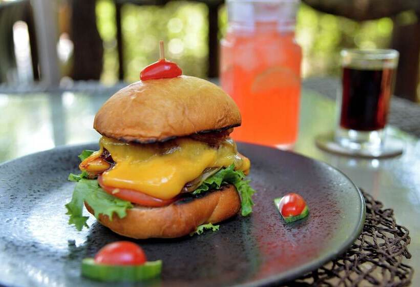 Отель Motswiri Private Safari Lodge