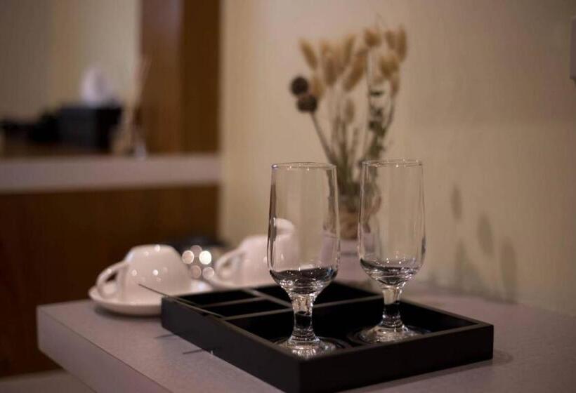 ホテル The Sun Resort Ratchaburi