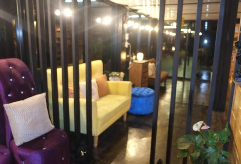 ホテル The Sun Resort Ratchaburi