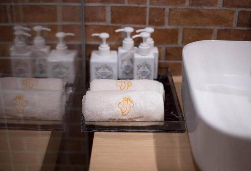 ホテル The Sun Resort Ratchaburi