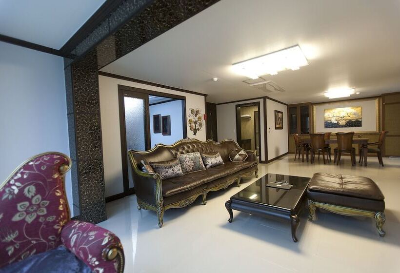 בית מלון כפרי Tongyeong Anchovy Tourist