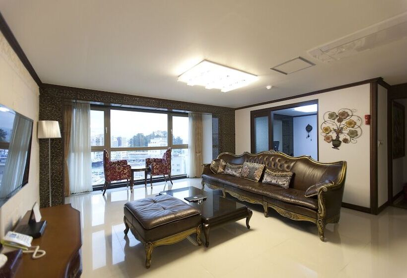 בית מלון כפרי Tongyeong Anchovy Tourist