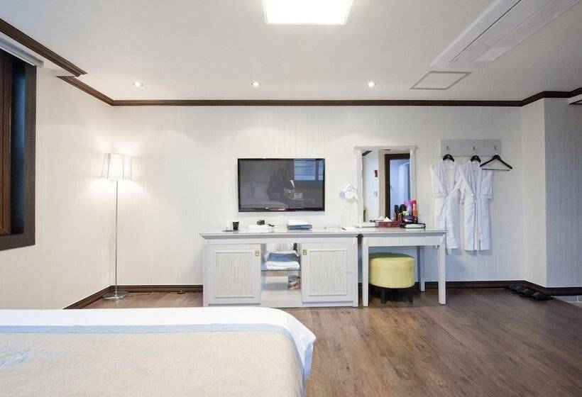 בית מלון כפרי Tongyeong Anchovy Tourist