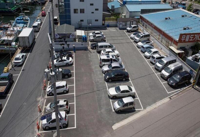 בית מלון כפרי Tongyeong Anchovy Tourist