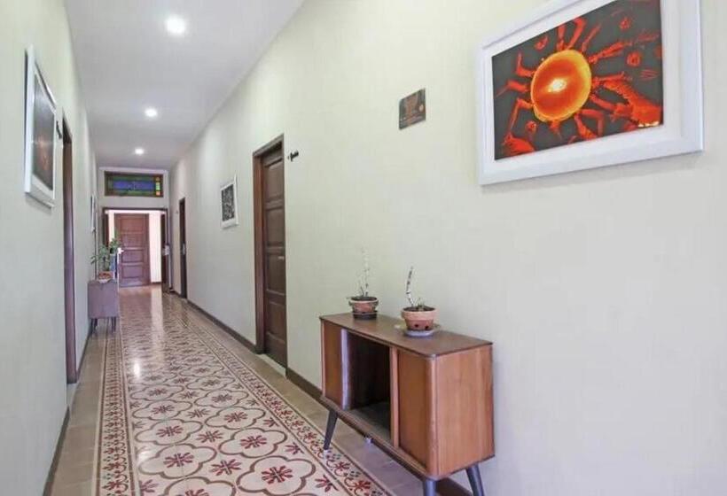 펜션 Urbanview Rumah Kandjani Yogyakarta