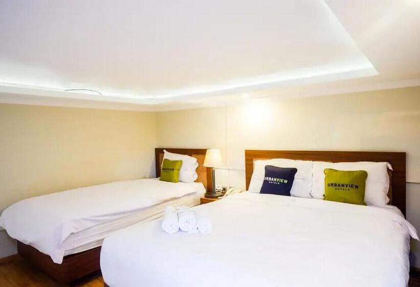 펜션 Urbanview Rumah Kandjani Yogyakarta