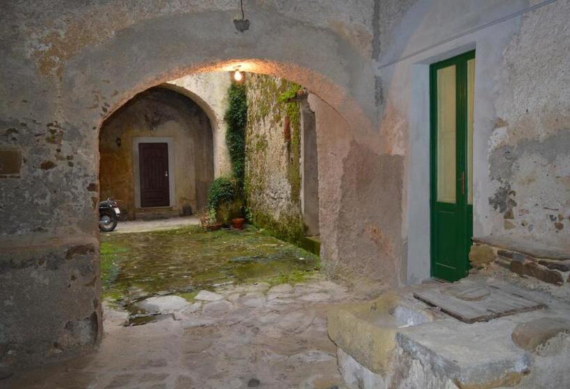 B&b Don Peppe  Don Ilario