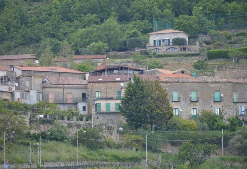 B&b Don Peppe  Don Ilario