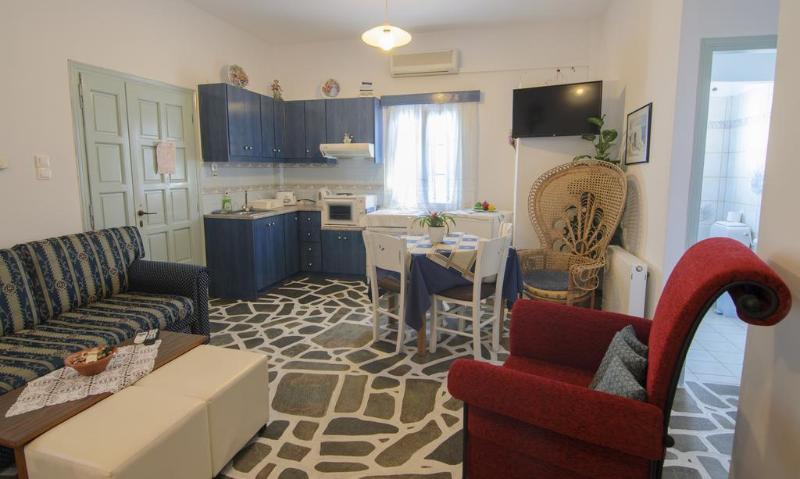 Evi's Studios Tholaria