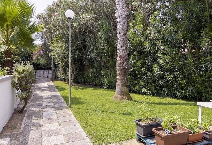 مسافرخانه Residence Borgo Latino