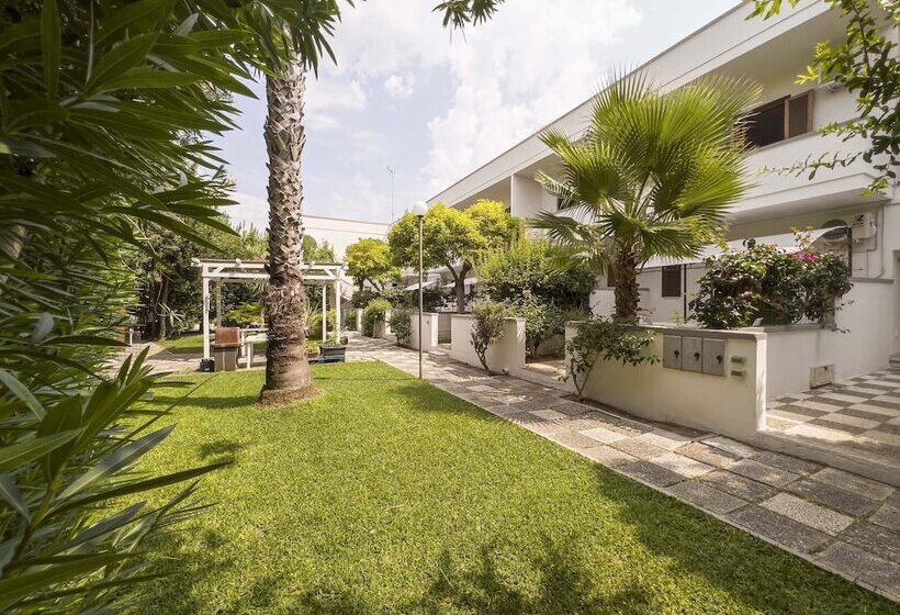 مسافرخانه Residence Borgo Latino