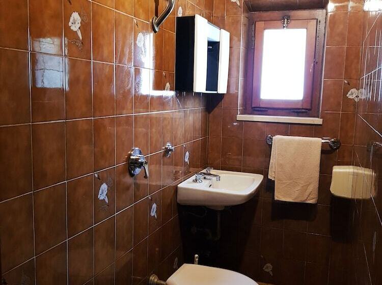 בית מלון כפרי Albergo Pensione Tesi