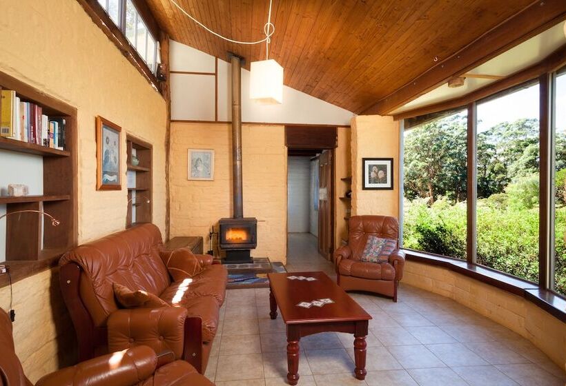 ホテル Bombina Cottages