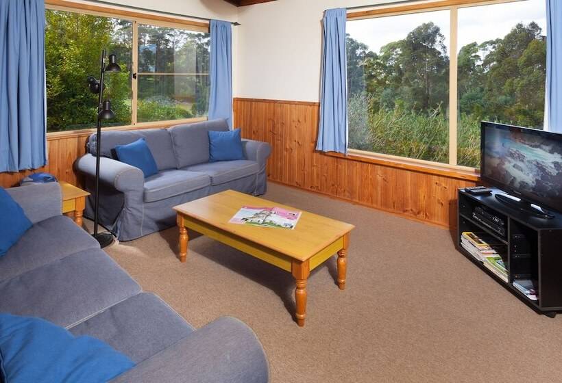 ホテル Bombina Cottages