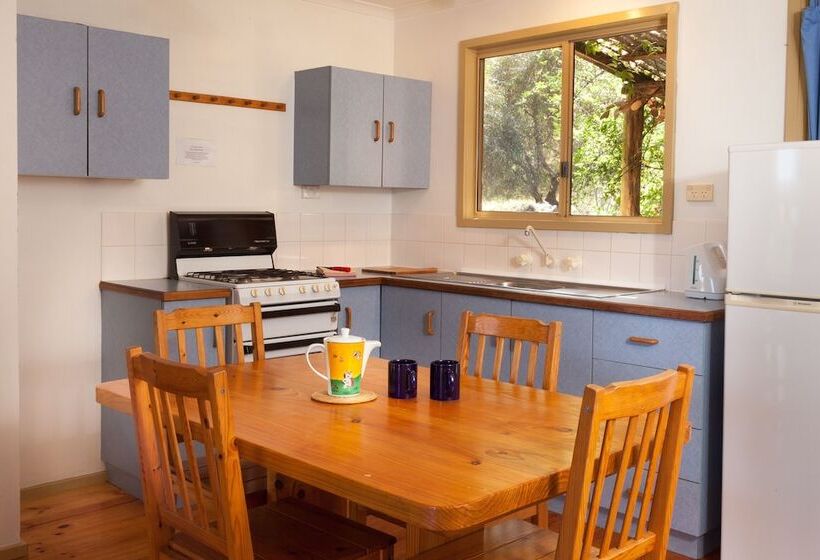 ホテル Bombina Cottages