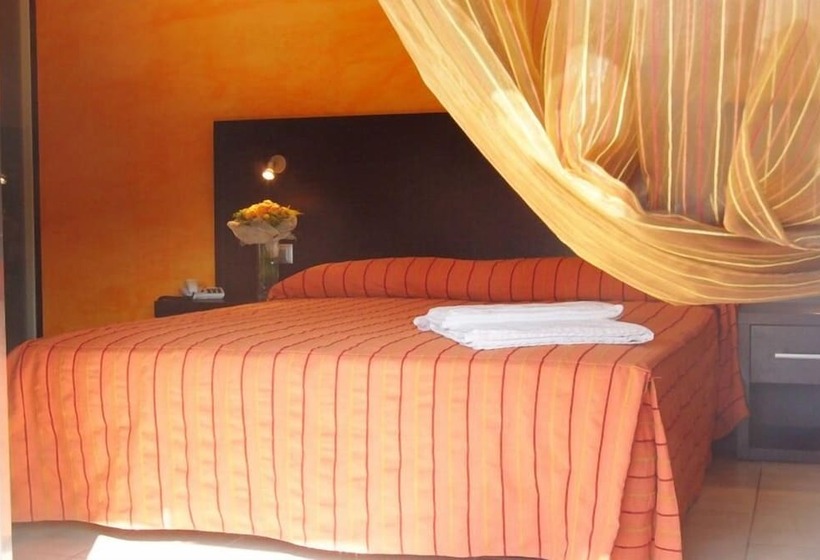 בית מלון כפרי Club Ravezzo