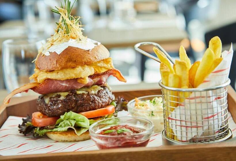 هتل Courtyard By Marriott London Heathrow Airport