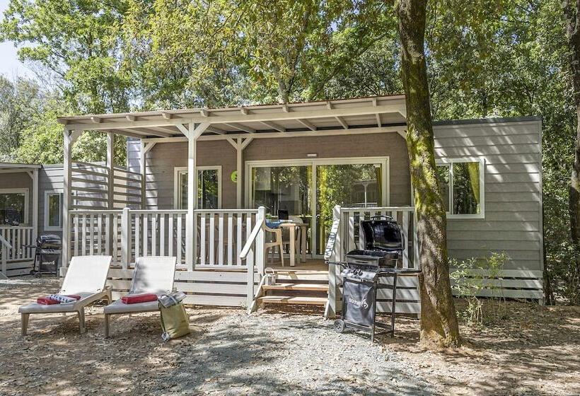 ホテル Hu Montescudaio Village