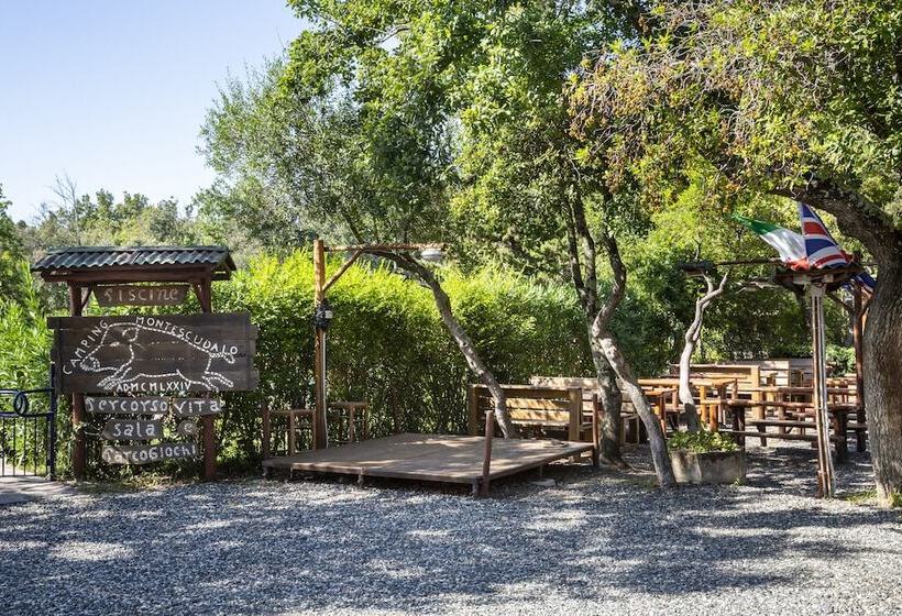 ホテル Hu Montescudaio Village