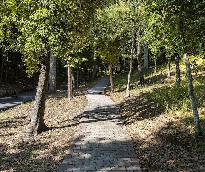 ホテル Hu Montescudaio Village