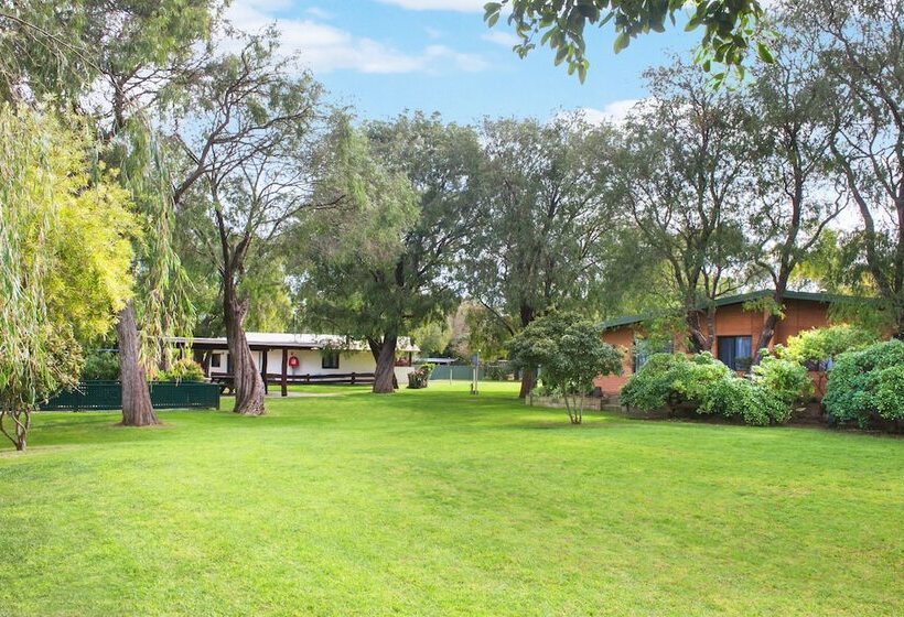 בית מלון כפרי Sandy Bay Holiday Park