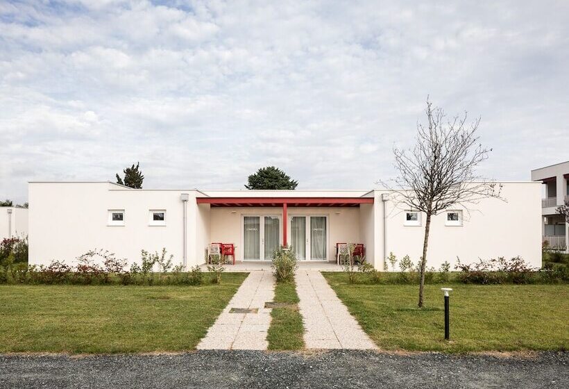 Отель Vada Village