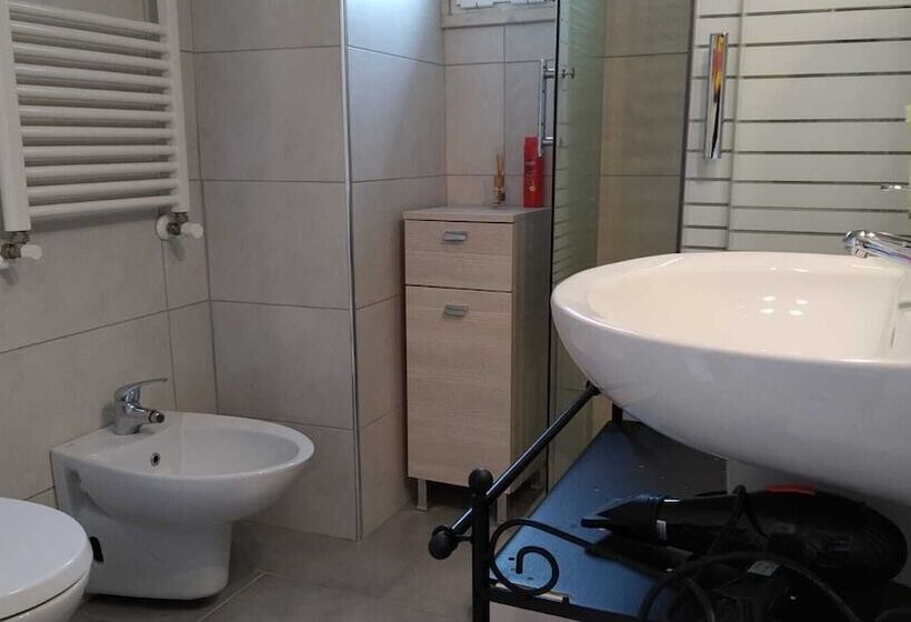 פנסיון Cconforthotels R&b Cavour   Self Check In